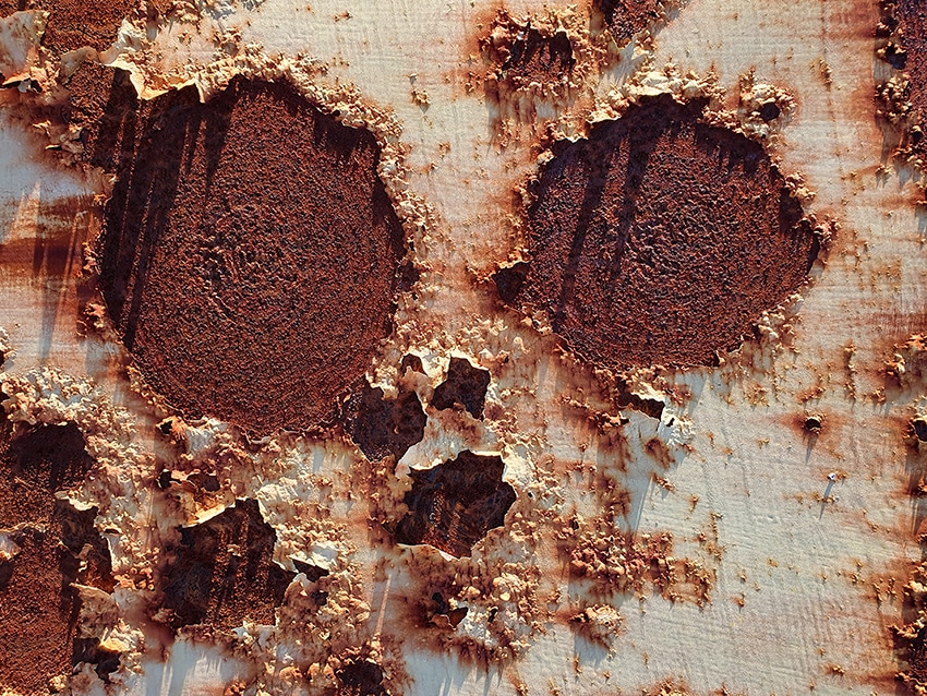金属板上的点蚀